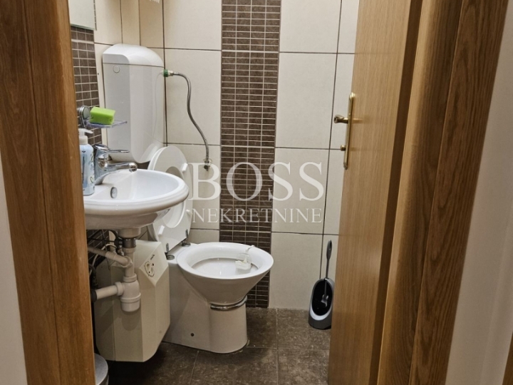 Korzo, poslovni prostor 40m2, 500€+režije