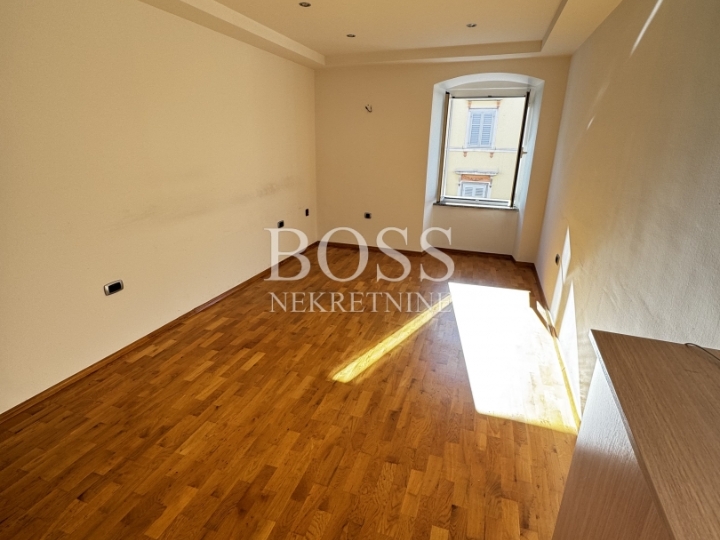 Korzo, poslovni prostor 40m2, 500€+režije