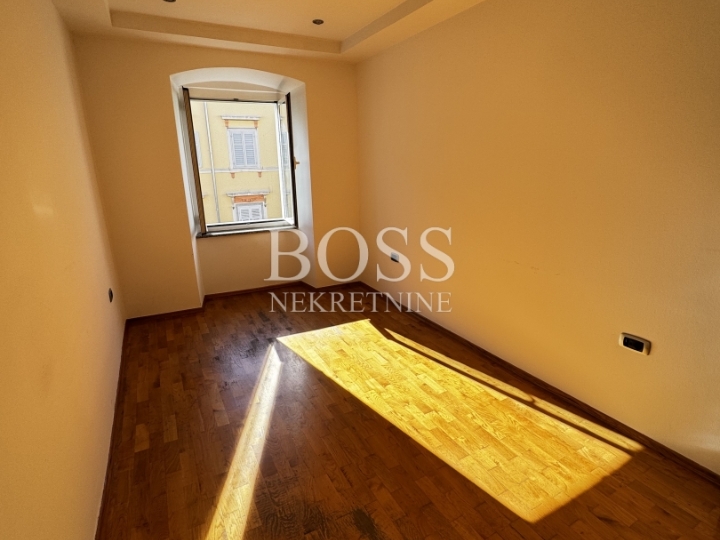 Korzo, poslovni prostor 40m2, 500€+režije