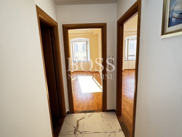 Korzo, poslovni prostor 40m2, 500€+režije