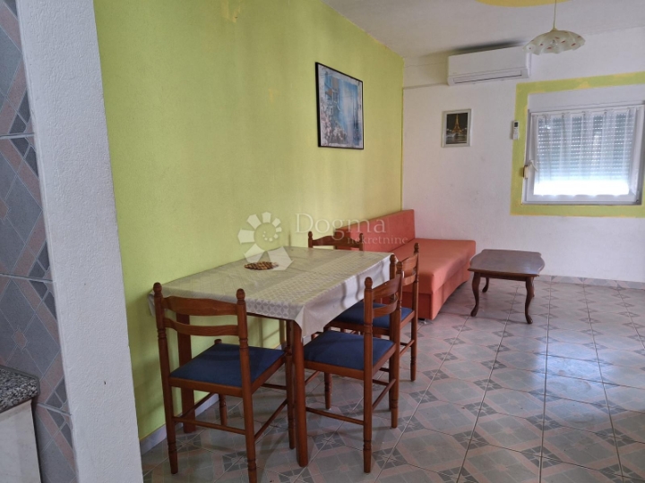 Apartmanski stan na 1. katu, svega 100 m do mora