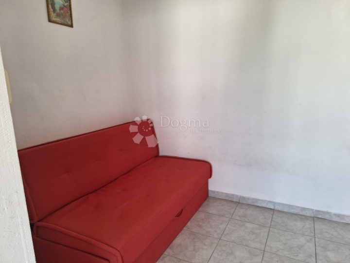 Apartmanski stan na 1. katu, svega 100 m do mora