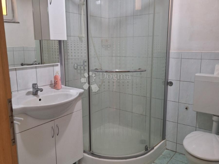 Apartmanski stan na 1. katu, svega 100 m do mora