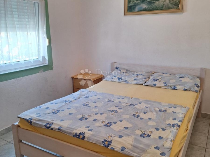 Stan na prvom katu apartmanske kuće, 100 m od mora