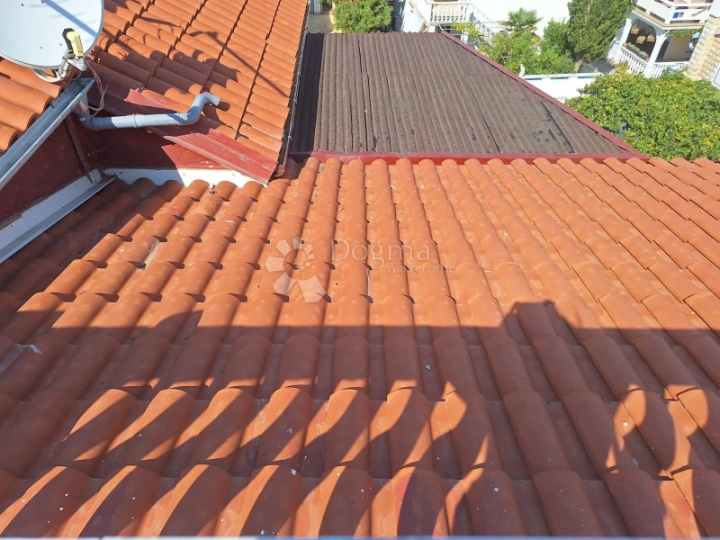 Stan na prvom katu apartmanske kuće, 100 m od mora