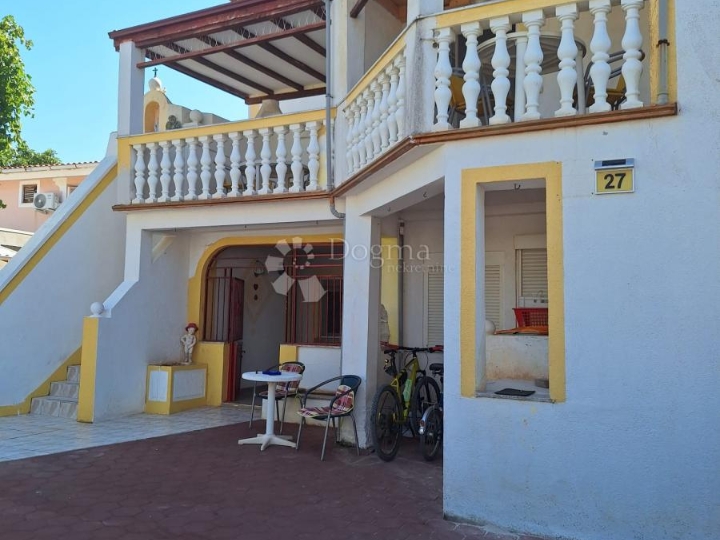 Stan u apartmanskoj kući – samo 100 m od mora!