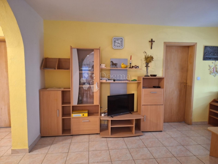 Stan u apartmanskoj kući – samo 100 m od mora!