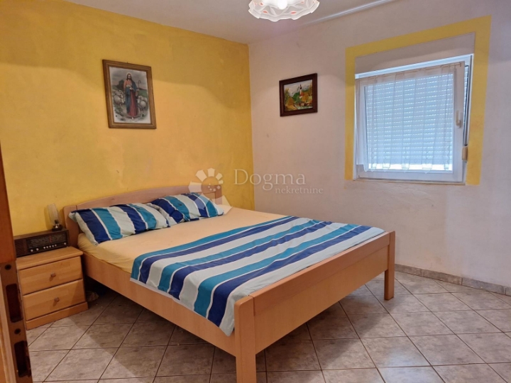 Stan u apartmanskoj kući – samo 100 m od mora!