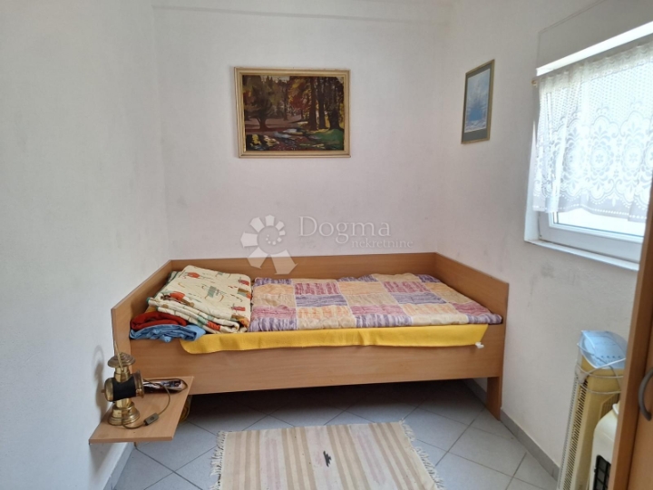 Stan u apartmanskoj kući – samo 100 m od mora!