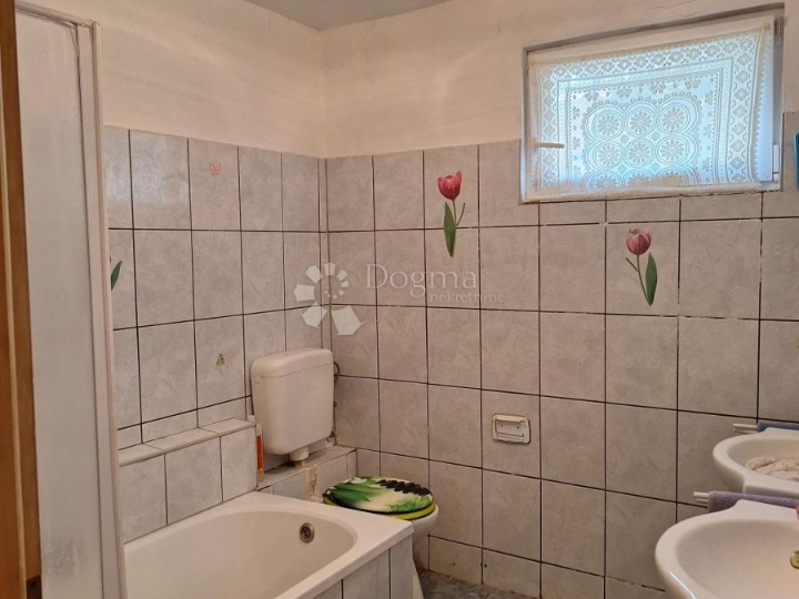 Stan u apartmanskoj kući – samo 100 m od mora!