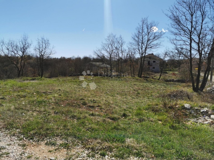 Građevinska parcela na mirnoj lokaciji s idejnim projektom