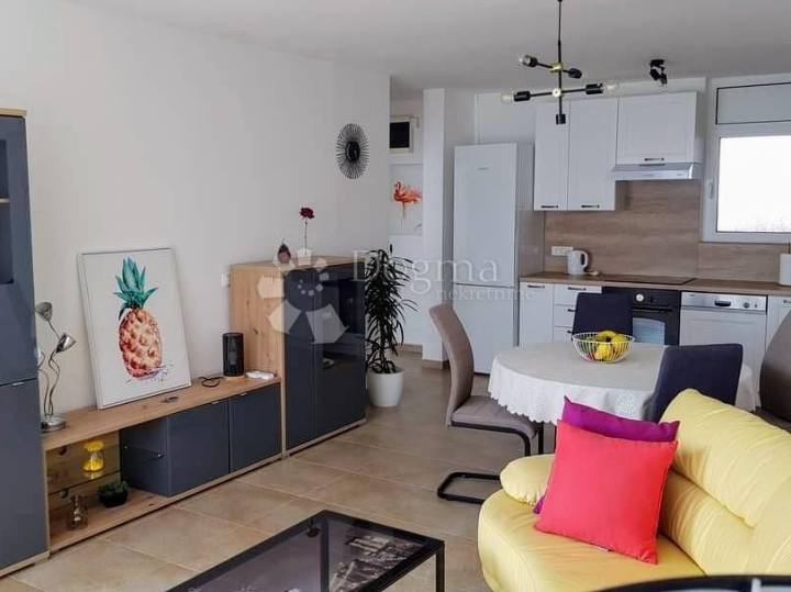 Moderan stan u lijepom okruženju