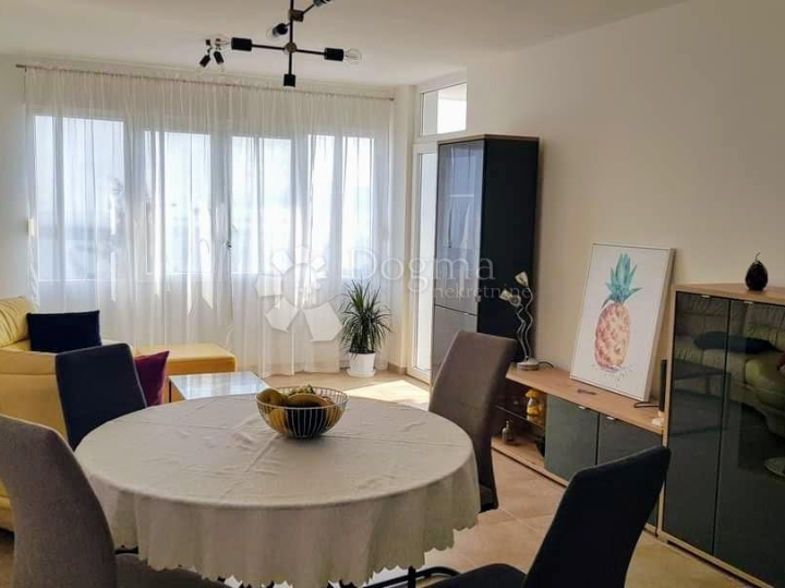 Moderan stan u lijepom okruženju