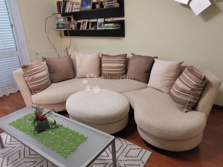 Moderan stan u lijepom okruženju