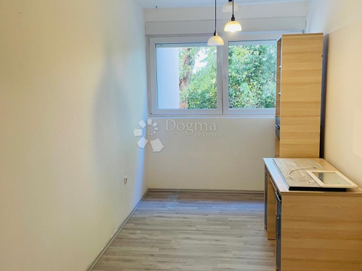 Mali stan na super lokaciji