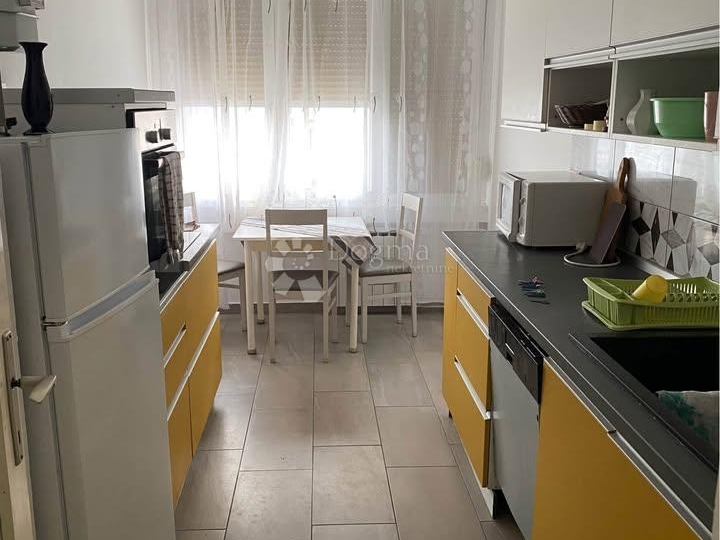 Prostran trosoban stan za najam – Kozala, Rijeka