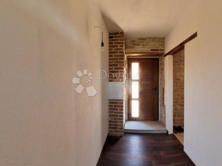 Renovirana kamena kuća u nizu s velikom terasom - Grohote, Šolta