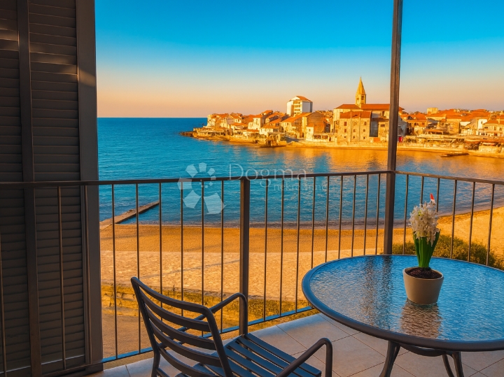 Pogled koji zaustavlja vrijeme, stan 105 m², 1. red do mora, Umag