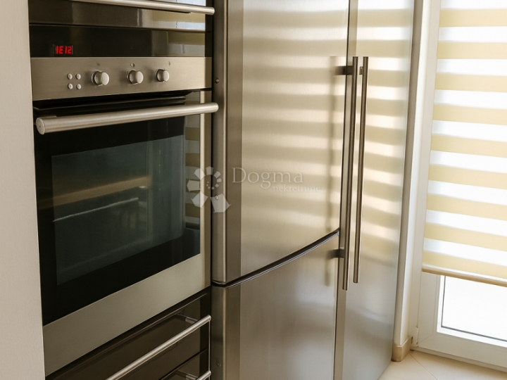 Pogled koji zaustavlja vrijeme, stan 105 m², 1. red do mora, Umag