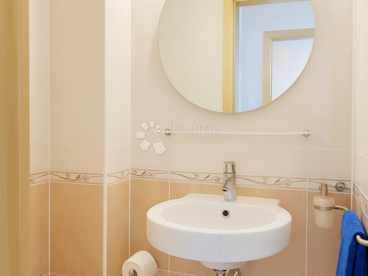 Pogled koji zaustavlja vrijeme, stan 105 m², 1. red do mora, Umag