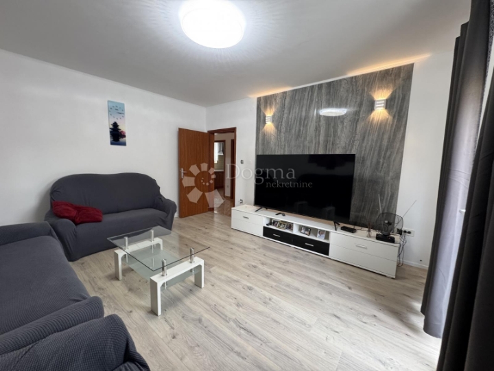 Prostran i ugodan 2S+DB, na Srdočima-dugoročni najam