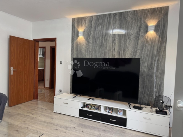 Prostran i ugodan 2S+DB, na Srdočima-dugoročni najam