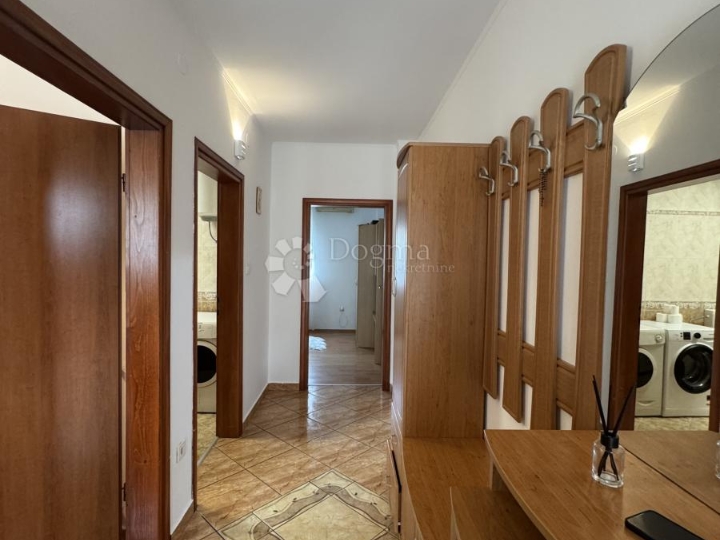 Prostran i ugodan 2S+DB, na Srdočima-dugoročni najam