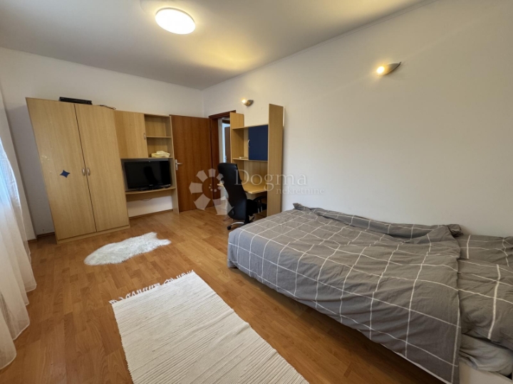 Prostran i ugodan 2S+DB, na Srdočima-dugoročni najam