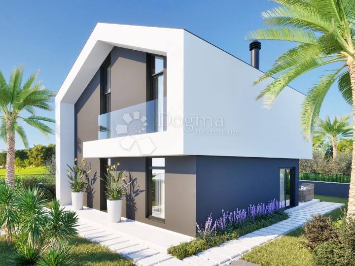 Zemljište s građ. dozvolom za kuću 500 m od mora