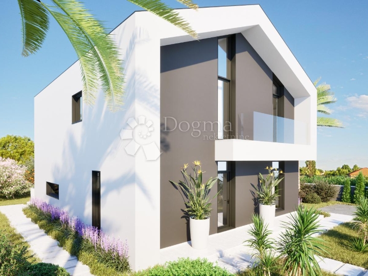 Zemljište s građ. dozvolom za kuću 500 m od mora