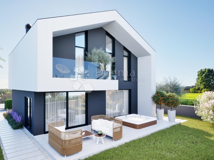 Zemljište s građ. dozvolom za kuću 500 m od mora