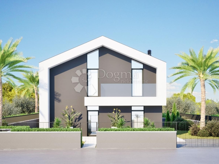 Zemljište s građ. dozvolom za kuću 500 m od mora