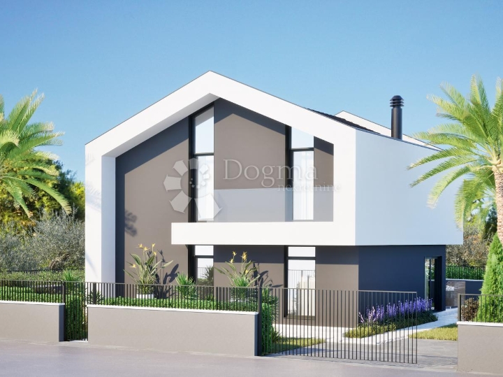 Zemljište s građ. dozvolom za kuću 500 m od mora