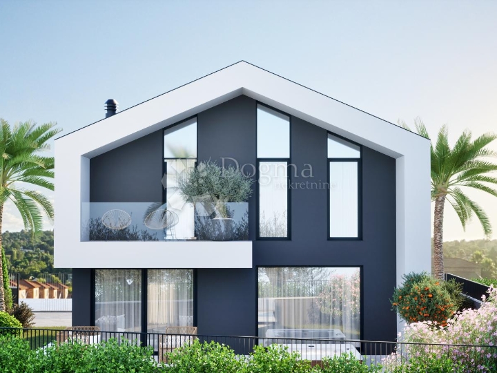 Zemljište s građ. dozvolom za kuću 500 m od mora