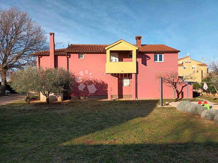 Šišan, samostojeća kuća sa 3 stana