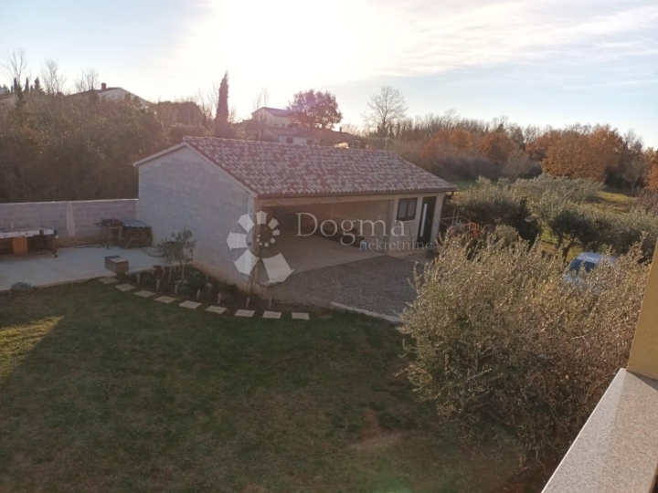 Šišan, samostojeća kuća sa 3 stana