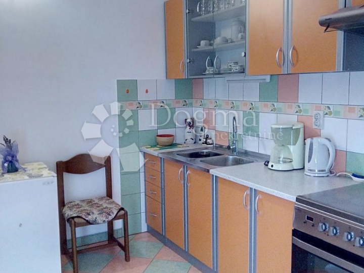 Šišan, samostojeća kuća sa 3 stana