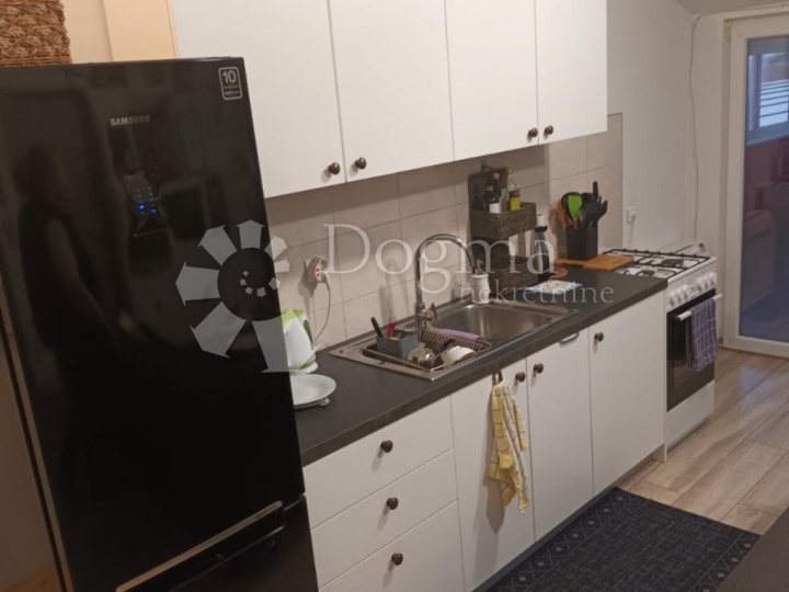 Šišan, samostojeća kuća sa 3 stana