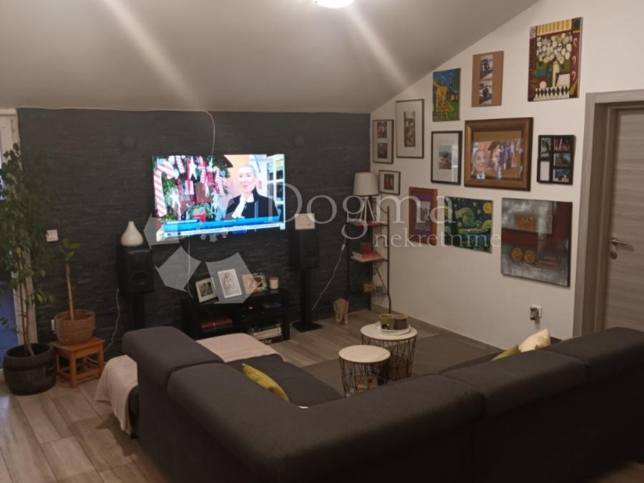 Šišan, samostojeća kuća sa 3 stana