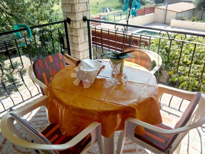 Šišan, samostojeća kuća sa 3 stana