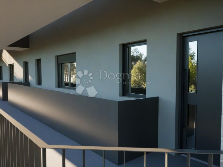 Poreč (okolica), luksuzan stan s vrtom, bazenom i garažom