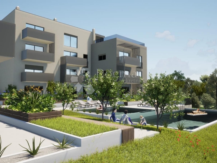 Poreč (okolica) luksuzan stan s vrtom, bazenom i garažom