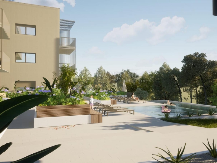 Poreč (okolica) luksuzan stan sa vrtom, bazenom i garažom