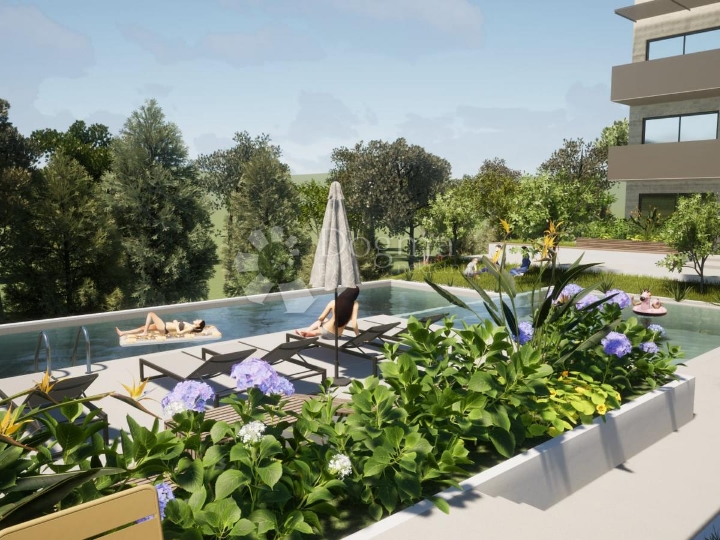 Poreč (okolica) luksuzan stan sa vrtom, bazenom i garažom