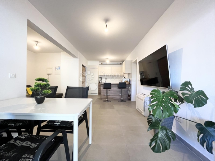 Umag, blizu centra, 2 spavaće sobe, natkriveni parking