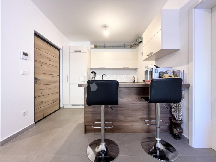 Umag, blizu centra, 2 spavaće sobe, natkriveni parking