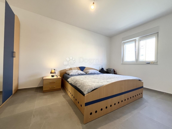 Umag, blizu centra, 2 spavaće sobe, natkriveni parking