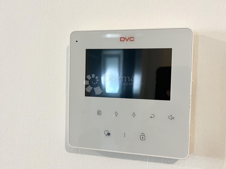 Umag, blizu centra, 2 spavaće sobe, natkriveni parking