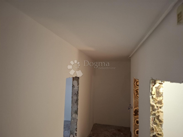 Dvosobni stan s mogućnošću uređenja – Mikulići