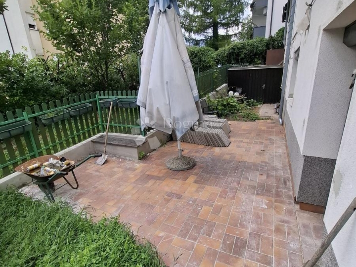 Dvosobni stan s mogućnošću uređenja – Mikulići